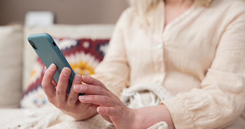 BLONDE WOMAN HOLDING PHONE