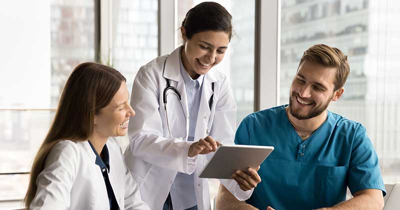 Staffs are meeting with tablet